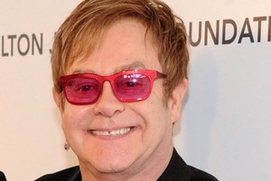 بالصور... التون جون يحيي حفلة ببيروت في ديسمبر