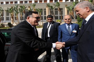 الأمم المتحدة وجيران ليبيا يدعمون محادثات السرَاج وحفتر