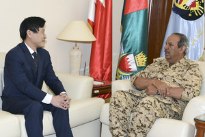 البحرين : القائد العام يستقبل السفير الكوري الجنوبي ويشيد بعمق العلاقات بين البلدين