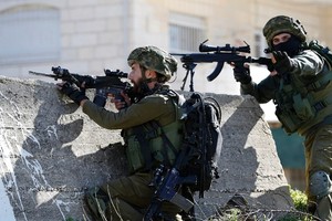 مقتل أردني بالرصاص بعد طعنه شرطيا إسرائيليا في القدس