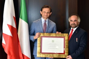 منح 'رئيس جيبك' وسام المرسوم الرئاسي الإيطالي بدرجة فارس