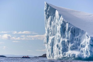 وزارة الطاقة الاماراتية: لا صحة لما تم تداوله مؤخراً عن فكرة إحضار جبل جليدي لسواحل الفجيرة