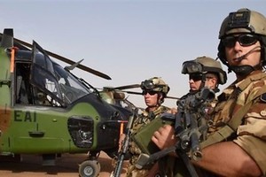 ماكرون يزور القوات الفرنسية في مالي 