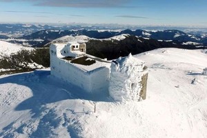 بالفيديو ... مرصد قديم في أعالي جبال أوكرانيا يستعد للعودة للعلم