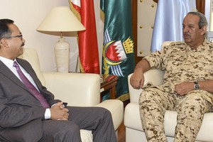 البحرين : القائد العام يبحث مع السفير الماليزي المواضيع المشتركة