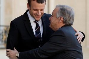 بالصور... الرئيس الفرنسي يستقبل الأمين العام لأمم المتحدة في قصر الاليزية