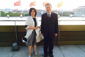 البحرين : الشيخة ميّ تبحث خطط تعزيز التعاون مع وزير الثقافة الصيني