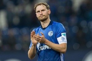 قائد فريق شالكه يخضع لعملية جراحية في أعلى الفخذ