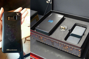 سامسونغ تكشف عن نسخة من 'جلاكسى S8' مستوحاة من فيلم 'قراصنة الكاريبى'