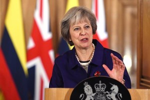 تيريزا ماي: ترامب هو من يقرر مع من يتبادل المعلومات الاستخباراتية