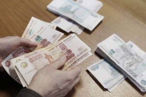 الروبل الروسي يتراجع من أعلى مستوى في 3 أسابيع