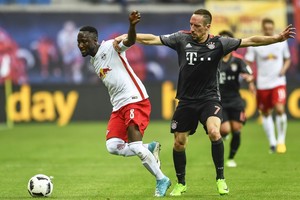 لام يتسلم درع الدوري الألماني في مباراته الأخيرة مع بايرن ميونيخ