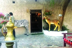 مطعم إماراتي يقدم لحم حمار الوحش والجاموس والنعام   