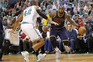 بالفيديو... الدوري الأميركي للمحترفين - نهائي الشرقية: ليبرون يقود كليفلاند إلى فوز أول في أرض بوسطن