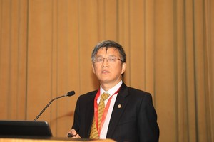 المشاركون في مؤتمر 'الطاقة المتجددة' يؤكدون دراسة عقبات التقنية المتجددة بالسوق الخليجية 