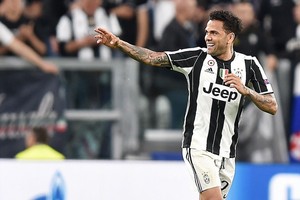 داني ألفيش يوجه رسالة تحذيرية لريال مدريد