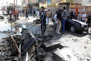  مقتل 10 في تفجيرين انتحاريين عند نقطة تفتيش في بغداد