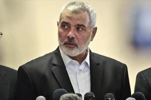 هنية يبحث هاتفيا مع بوغدانوف تطورات القضية الفلسطينية