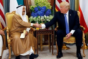 بالصور... أمير الكويت يوجه دعوة لترامب لزيارة بلاده