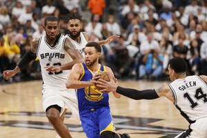 بالفيديو... الدوري الأميركي للمحترفين: غولدن ستيت على مشارف النهائي