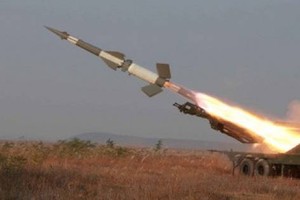 كوريا الشمالية تطلق صاروخاً باليستياً