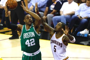 بالفيديو... الدوري الأميركي للمحترفين: بوسطن يفاجئ كليفلاند