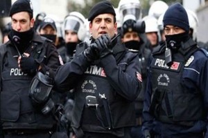 توقيف استاذين مضربين عن الطعام في تركيا