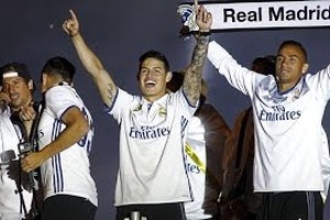 بالفيديو... الآن: احتفالات ابطال الليغا 33 مع المشجعين في مجتمع مدريد