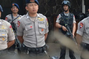 الشرطة الإندونيسية تعتقل أكثر من 140 شخصاً في مداهمة ناد للمثليين