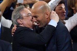 بيريز يعتبر زيدان 'المدرب الأفضل في العالم'