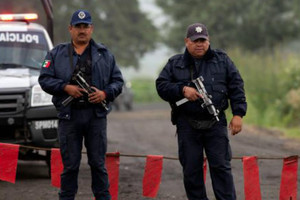 مقتل 12 في سقوط حافلة على منحدر بالمكسيك