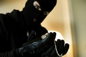 سرقة مجوهرات بقيمة 5 ملايين يورو في باريس