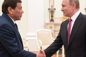 دوتيرتي لوبتين: الفلبين بحاجة لأسلحة حديثة لمحاربة داعش