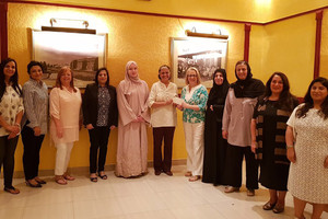 مجموعة سيدات العوالي تقدم مساهمات مالية من أجل رفاهية المجتمع 