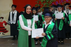 'مدرسة السلام' تحتفل بتخريج الصفين الخامس والثامن