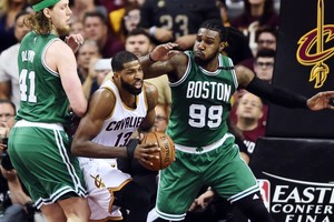 بالفيديو... كافالييرز يضع قدما في الدور النهائي بدوري السلة الأميركي على حساب سلتيكس