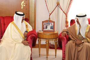 لدى استقباله رئيس الوزراء... العاهل ينوِّه بلقائه المثمر مع الرئيس الأميركي ويؤكد أن قمم الرياض ستؤسس لمرحلة جديدة