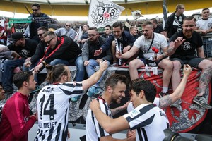 لاعبو ومدرب فرانكفورت: لم نحلم بخوض نهائي كأس ألمانيا