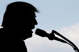 ترامب يخرج الولايات المتحدة من التوافق حول المناخ في قمة مجموعة السبع