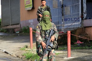 القوات الفلبينية تهاجم مسلحين في اليوم الأول من رمضان