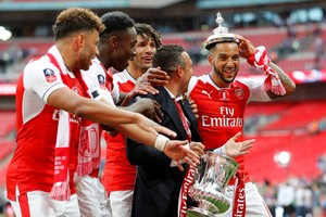 النني أول مصري يتوج بكأس الاتحاد الإنجليزي