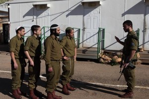 سرقة اسلحة من قاعدة للجيش الإسرائيلي