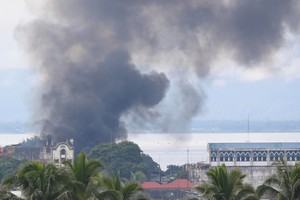 الآلاف محاصرون جراء النزاع الدائر بجنوب الفلبين