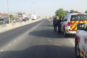 البحرين : مصرع آسيوي صدمته حافلة صغيرة على شارع ولي العهد بالهملة 