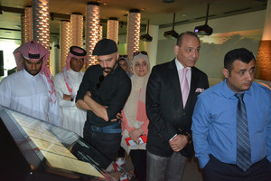 طلبة وأساتذة الجامعة الخليجية يزورون صرح الميثاق الوطني