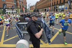 اعتقالات جديدة للشرطة البريطانية متعلقة بتفجير مانشستر وعداؤون يتحدون الارهاب في المدينة