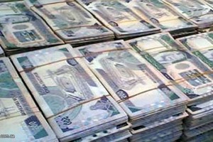 'الحياة': الاحتياطيات السعودية تفقد 302 مليار ريال خلال عام