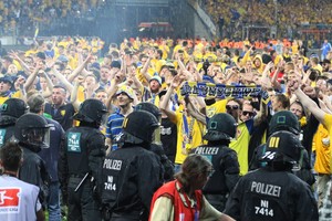 اتحاد الكرة الألماني يفتح تحقيقا في أحداث مباراة براونشفيغ وفولفسبورغ