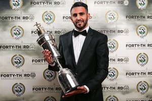 الجزائري محرز يطالب بالرحيل عن ليستر سيتي