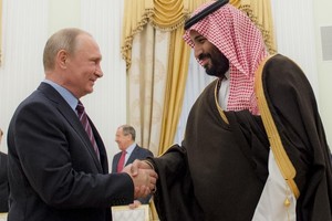 ولي ولي العهد السعودي يبحث الاتفاق النفطي ومكافحة الإرهاب مع بوتين